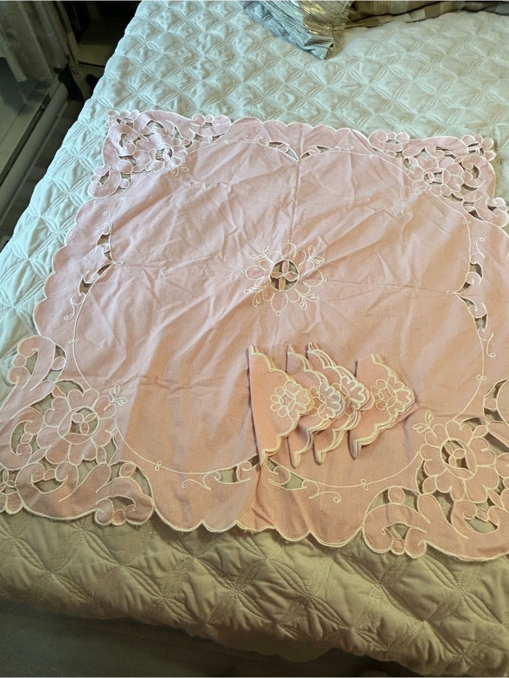 4/$100 vintage 1950 handmade pink tablecloth cover with napkins